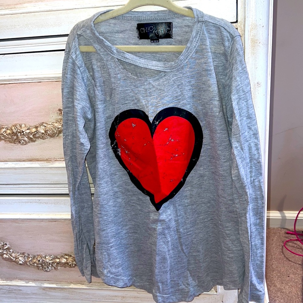 Chic 2 Chic girls Medium distressed long sleeve grey tee with ❤️
